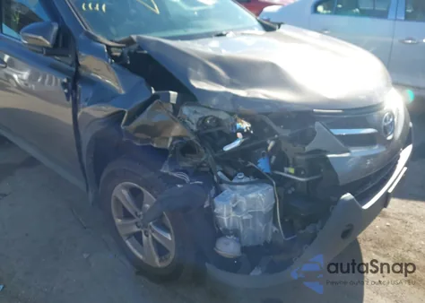 2015 Toyota Rav4 Xle z USA, uszkodzony, nr VIN JTMRFREV4FD164013